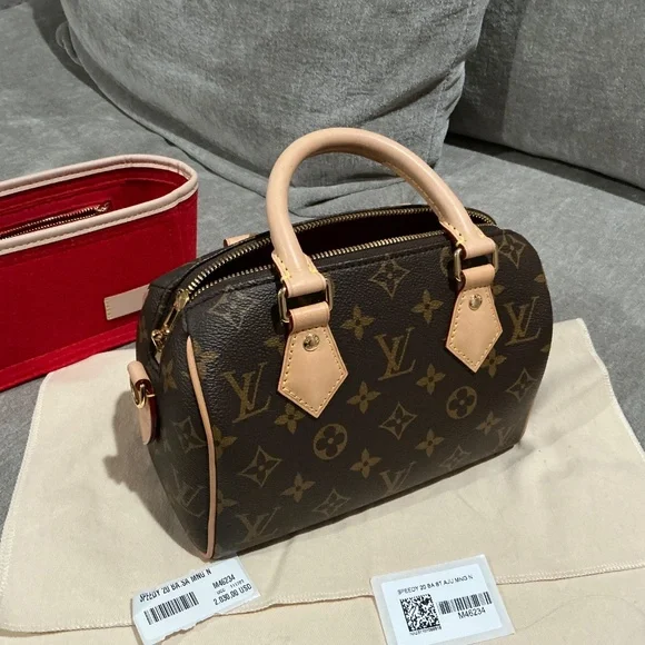 Louis Vuitton Speedy 20 in monogram - Picture 3 of 10